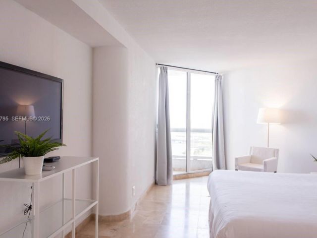 Apartment for rent  Unit #B-4141 - photo 7523620