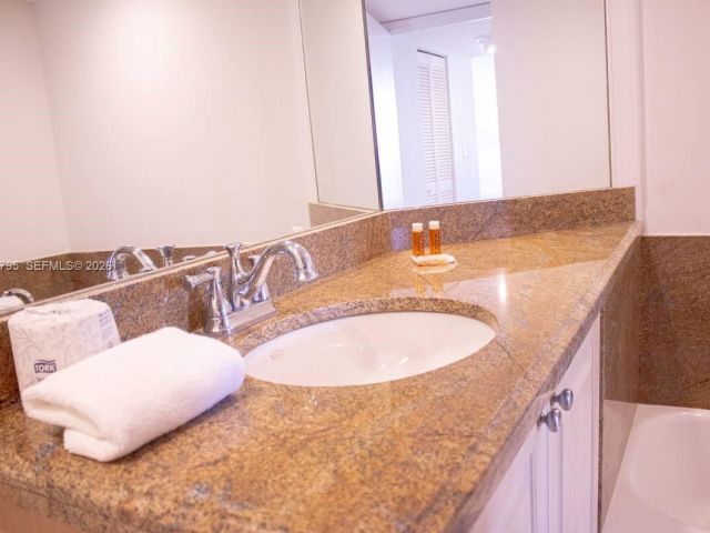 Apartment for rent  Unit #B-4141 - photo 7523621