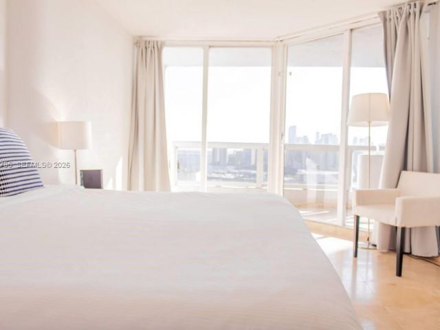 Apartment for rent  Unit #B-4141 - photo 7523625