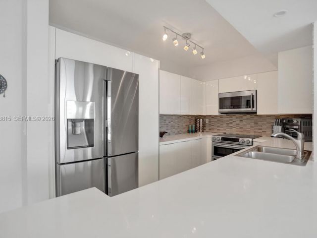 Apartment for rent  Unit #525 - photo 7522983