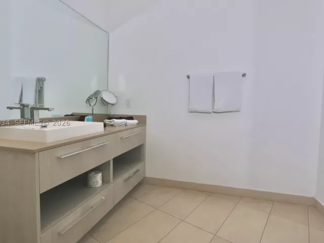 2-bedroom condo for sale in Hollywood - 4111 S Ocean Dr UPH8 - MondialRealty