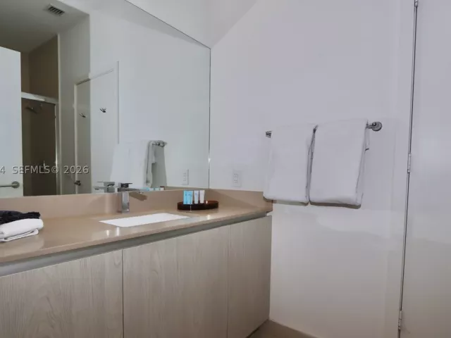 2-bedroom condo for sale in Hollywood - 4111 S Ocean Dr UPH8 - MondialRealty