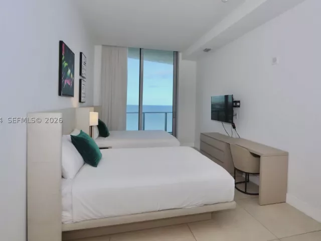 2-bedroom condo for sale in Hollywood - 4111 S Ocean Dr UPH8 - MondialRealty
