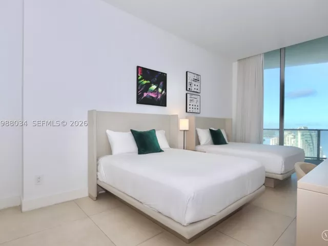 2-bedroom condo for sale in Hollywood - 4111 S Ocean Dr UPH8 - MondialRealty