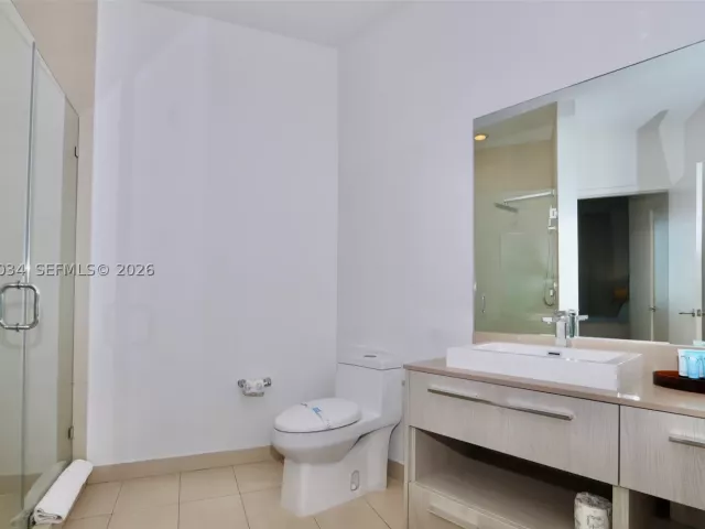 2-bedroom condo for sale in Hollywood - 4111 S Ocean Dr UPH8 - MondialRealty