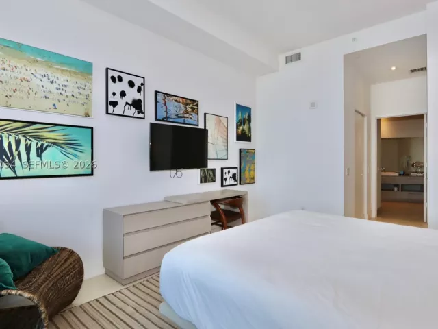 2-bedroom condo for sale in Hollywood - 4111 S Ocean Dr UPH8 - MondialRealty
