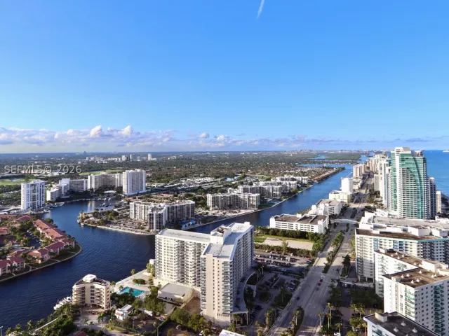 2-bedroom condo for sale in Hollywood - 4111 S Ocean Dr UPH8 - MondialRealty