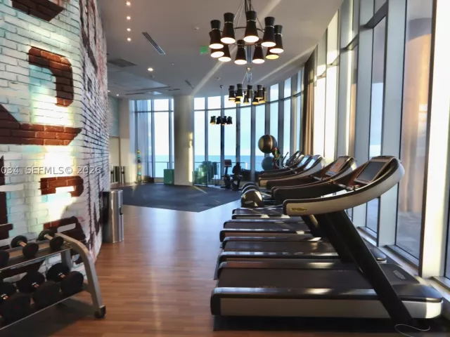 2-bedroom condo for sale in Hollywood - 4111 S Ocean Dr UPH8 - MondialRealty