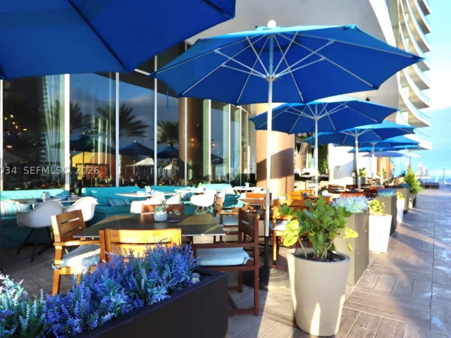 2-bedroom condo for sale in Hollywood - 4111 S Ocean Dr UPH8 - MondialRealty