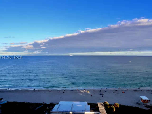 2-bedroom condo for sale in Hollywood - 4111 S Ocean Dr UPH8 - MondialRealty
