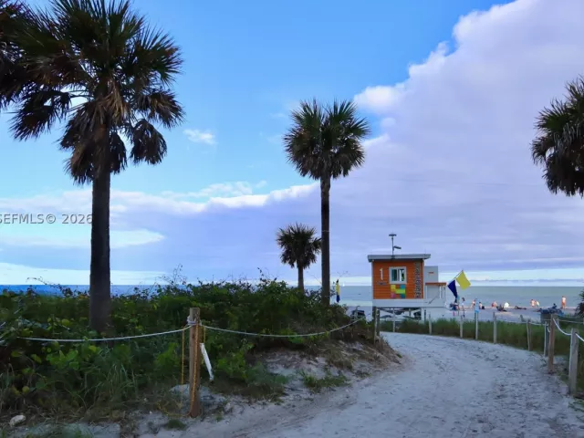 2-bedroom condo for sale in Hollywood - 4111 S Ocean Dr UPH8 - MondialRealty
