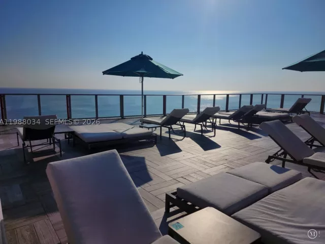 2-bedroom condo for sale in Hollywood - 4111 S Ocean Dr UPH8 - MondialRealty
