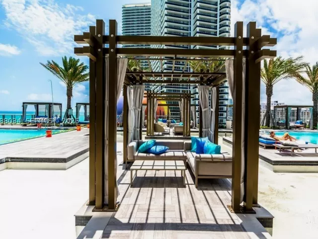 2-bedroom condo for sale in Hollywood - 4111 S Ocean Dr UPH8 - MondialRealty
