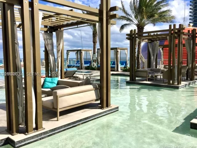 2-bedroom condo for sale in Hollywood - 4111 S Ocean Dr UPH8 - MondialRealty