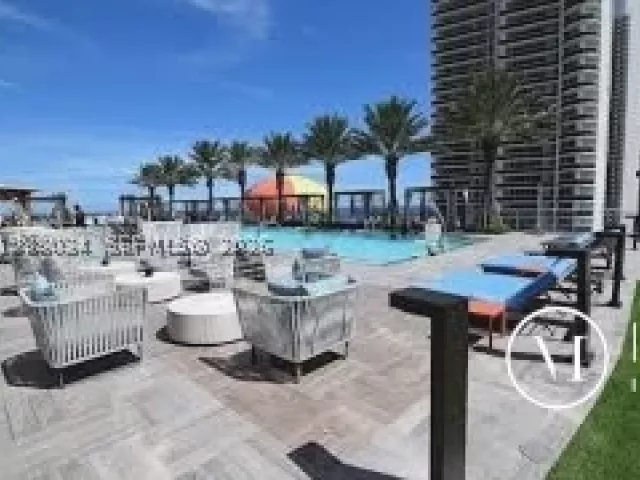 2-bedroom condo for sale in Hollywood - 4111 S Ocean Dr UPH8 - MondialRealty