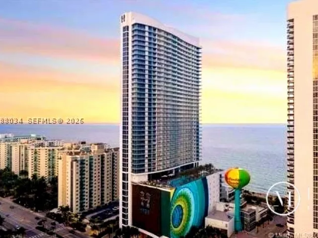 2-bedroom condo for sale in Hollywood - 4111 S Ocean Dr UPH8 - MondialRealty