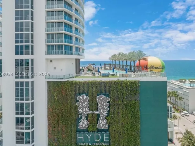 2-bedroom condo for sale in Hollywood - 4111 S Ocean Dr UPH8 - MondialRealty