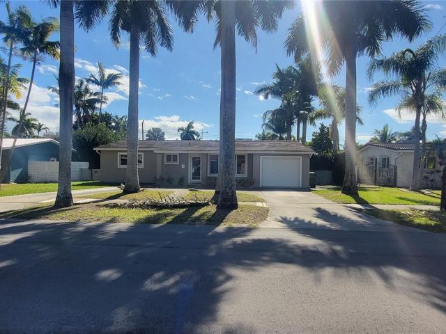 Home for rent at 1016 NE 5th St 0 - photo 7523236