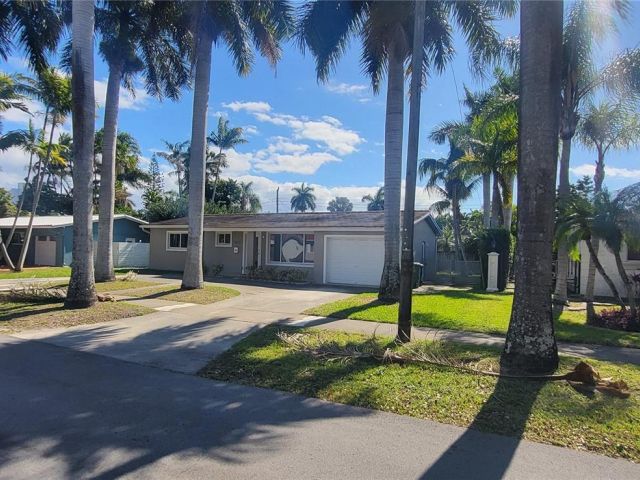 Home for rent at 1016 NE 5th St 0 - photo 7523237