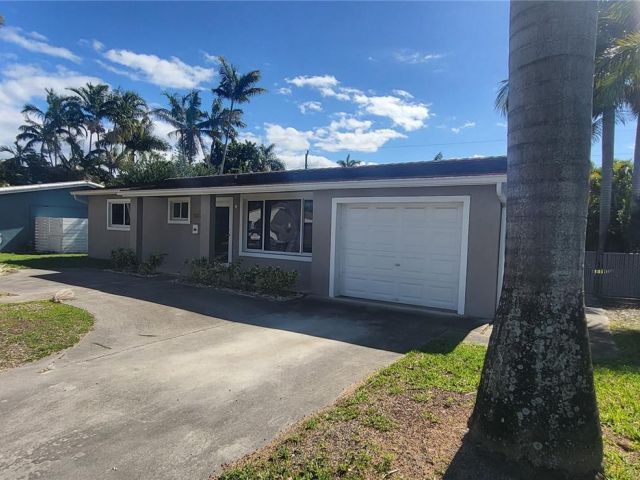 Home for rent at 1016 NE 5th St 0 - photo 7523238