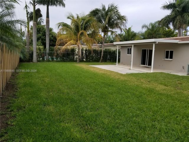 Home for rent at 1016 NE 5th St 0 - photo 7523239