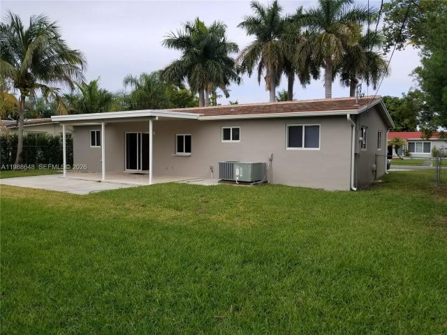 Home for rent at 1016 NE 5th St 0 - photo 7523241