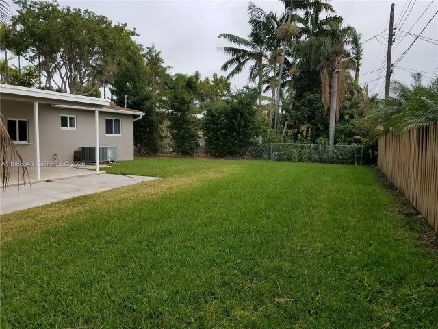 Home for rent at 1016 NE 5th St 0 - photo 7523243