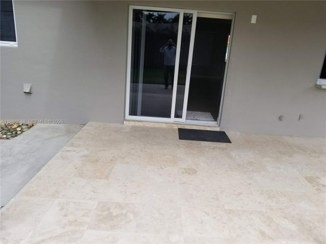 Home for rent at 1016 NE 5th St 0 - photo 7523246