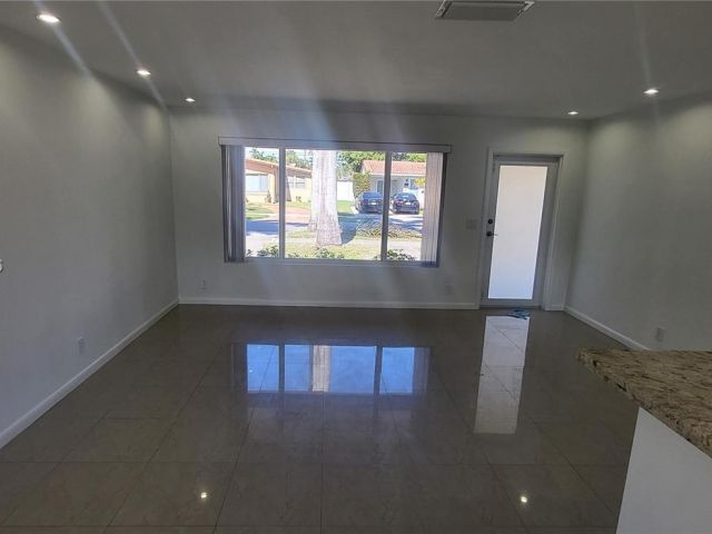 Home for rent at 1016 NE 5th St 0 - photo 7523248