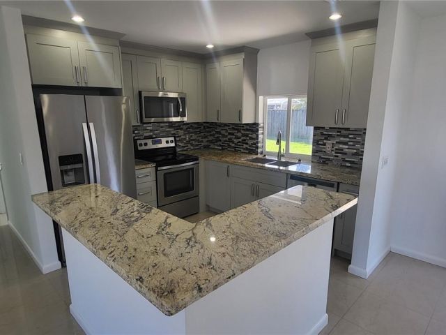 Home for rent at 1016 NE 5th St 0 - photo 7523249