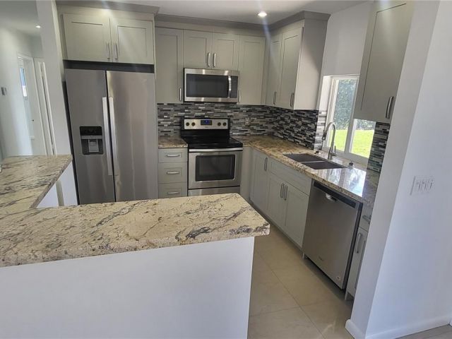 Home for rent at 1016 NE 5th St 0 - photo 7523250