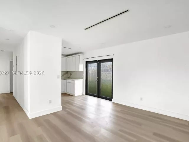 4-bedroom home for sale in Miami - 14520 Carver Drive - MondialRealty
