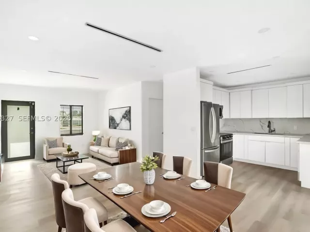4-bedroom home for sale in Miami - 14520 Carver Drive - MondialRealty