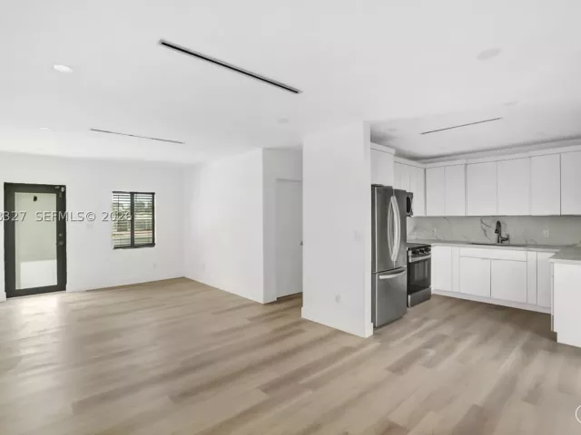 4-bedroom home for sale in Miami - 14520 Carver Drive - MondialRealty