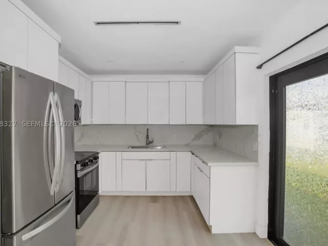 4-bedroom home for sale in Miami - 14520 Carver Drive - MondialRealty