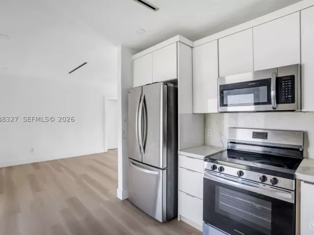 4-bedroom home for sale in Miami - 14520 Carver Drive - MondialRealty