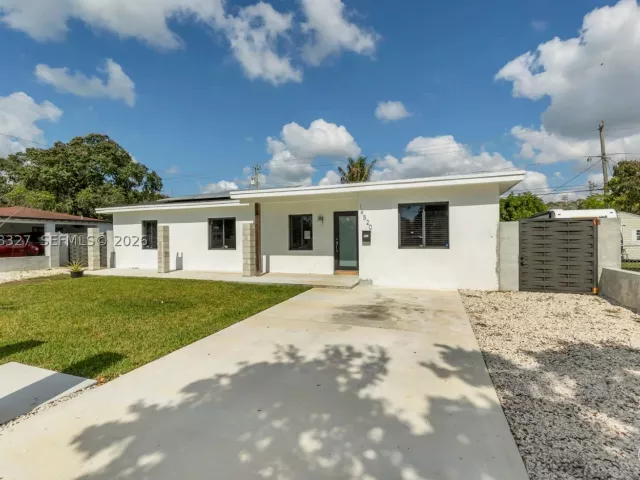 4-bedroom home for sale in Miami - 14520 Carver Drive - MondialRealty