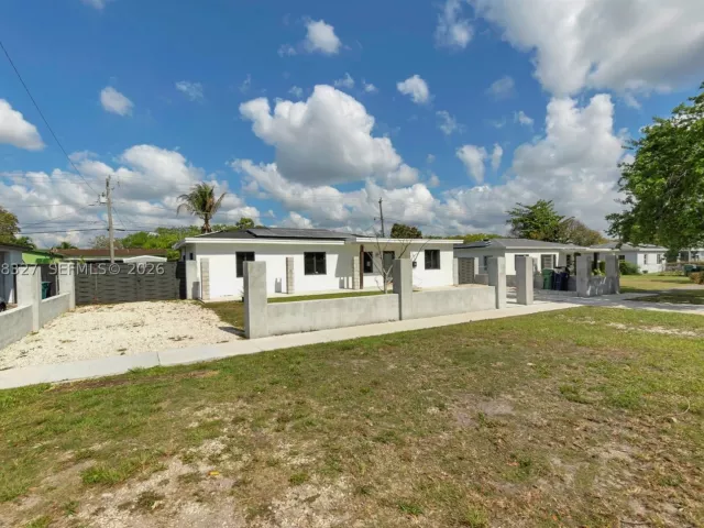 4-bedroom home for sale in Miami - 14520 Carver Drive - MondialRealty