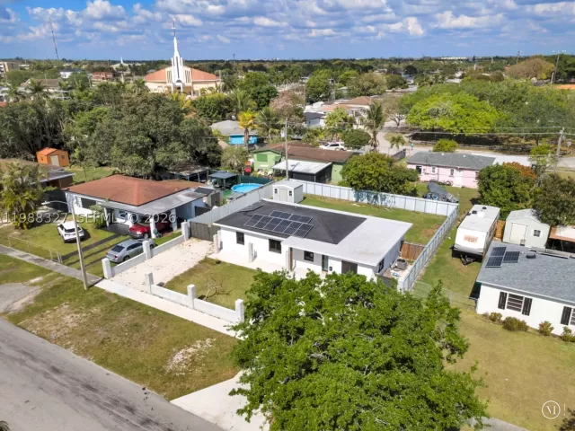 4-bedroom home for sale in Miami - 14520 Carver Drive - MondialRealty