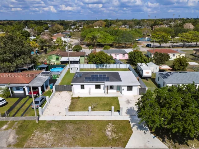 4-bedroom home for sale in Miami - 14520 Carver Drive - MondialRealty