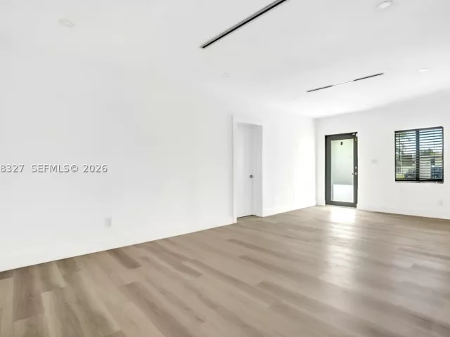 4-bedroom home for sale in Miami - 14520 Carver Drive - MondialRealty