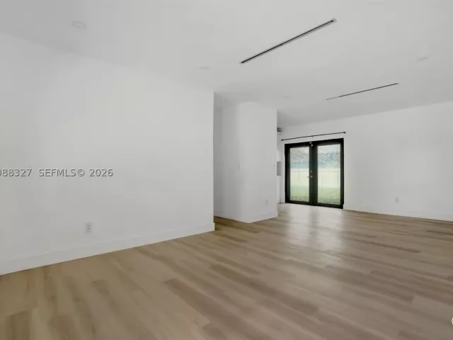 4-bedroom home for sale in Miami - 14520 Carver Drive - MondialRealty