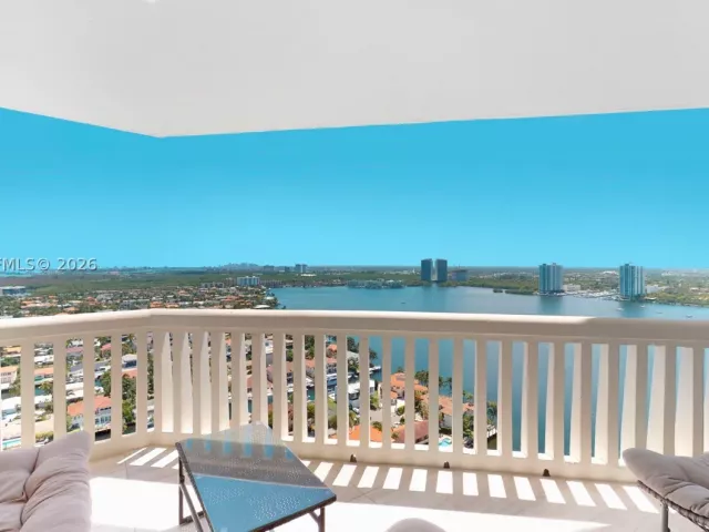3-bedroom condo for sale in Aventura - 1000 W Island Blvd 2903 - MondialRealty