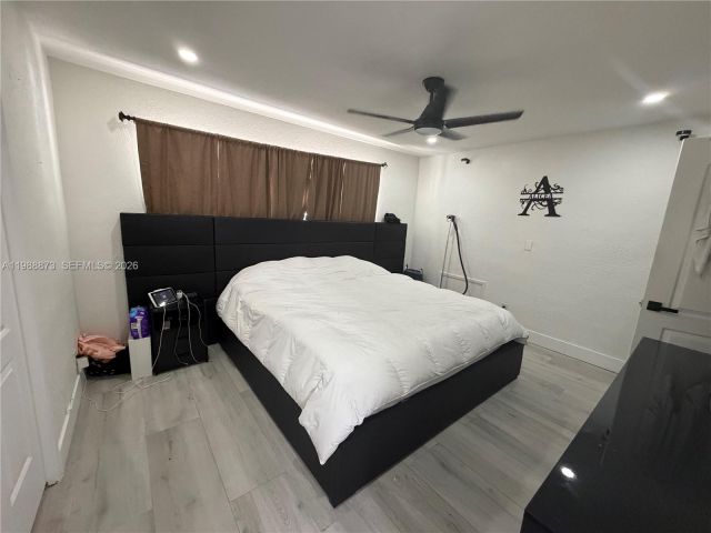 Home for rent at 660 SW 30th Ter 0 - photo 7523000