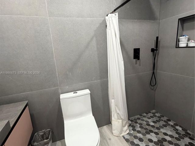 Home for rent at 660 SW 30th Ter 0 - photo 7523002