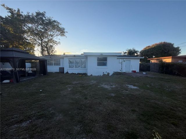 Home for rent at 660 SW 30th Ter 0 - photo 7523007