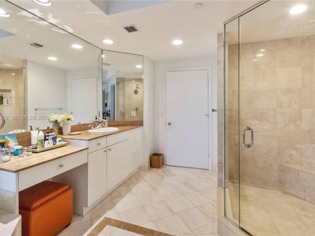 Apartment for sale  Unit #604 - photo 7526645