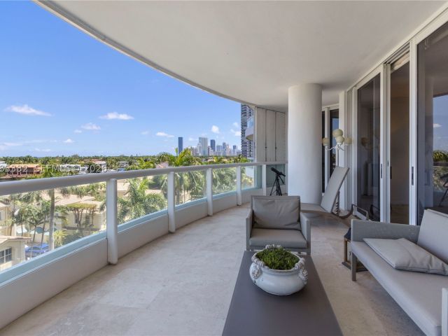 3-bedroom condo for sale in Aventura - 21050 Point Pl 604 - MondialRealty