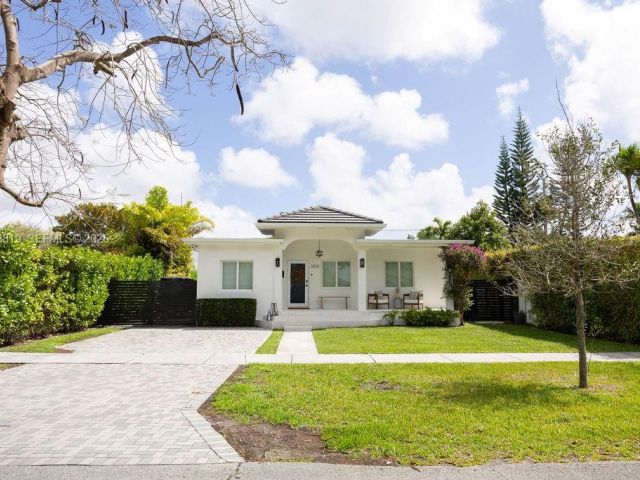 Home for sale at 3205 SW 68th Ave - photo 7523309