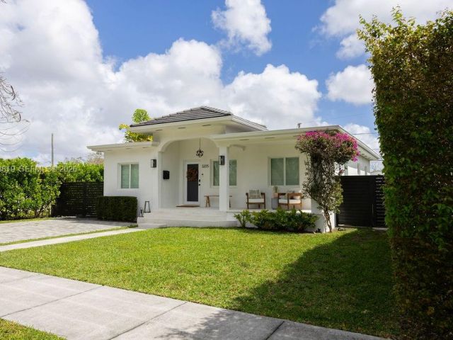 Home for sale at 3205 SW 68th Ave - photo 7523310